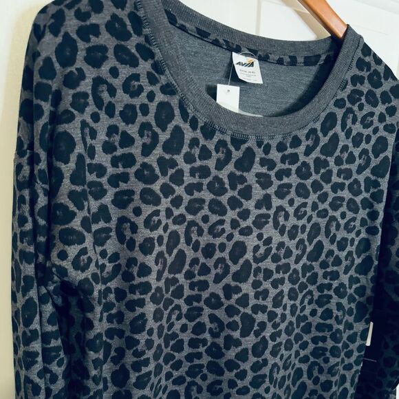 AVIA NWT black & gray leopard print longsleeve size small - Picture 2 of 8